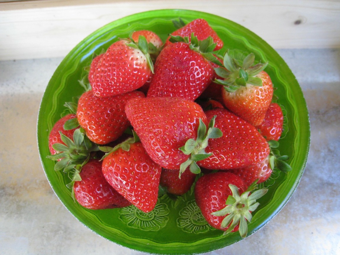 strawberries-337719_1280