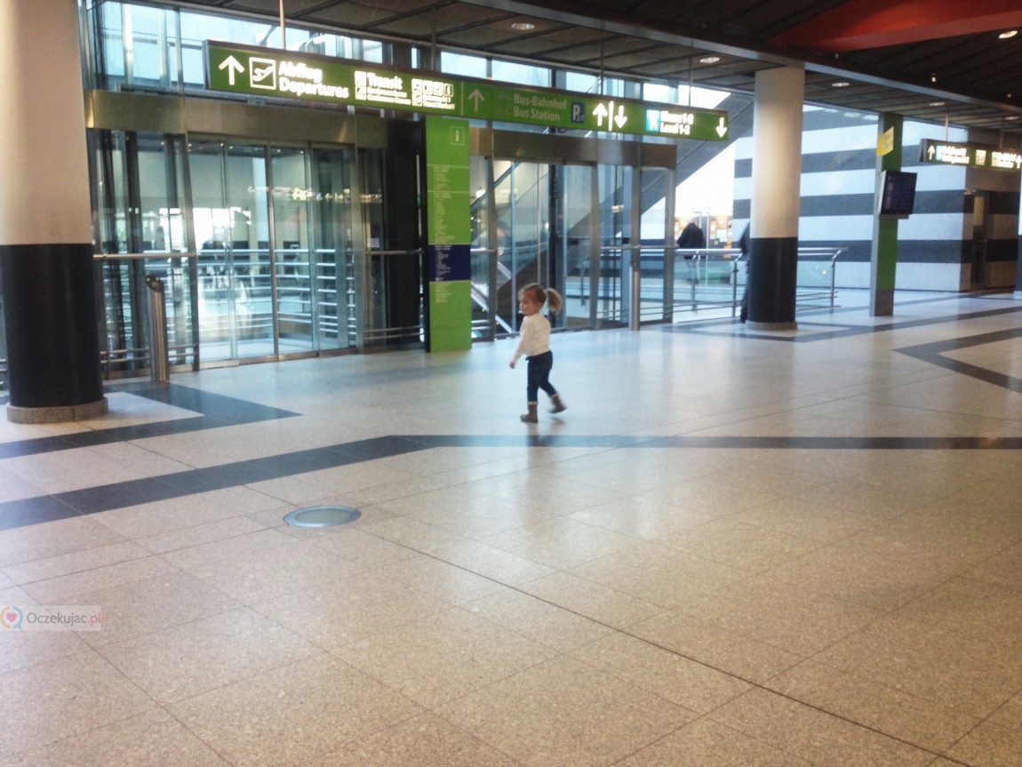 002wizzair z dzieckiem